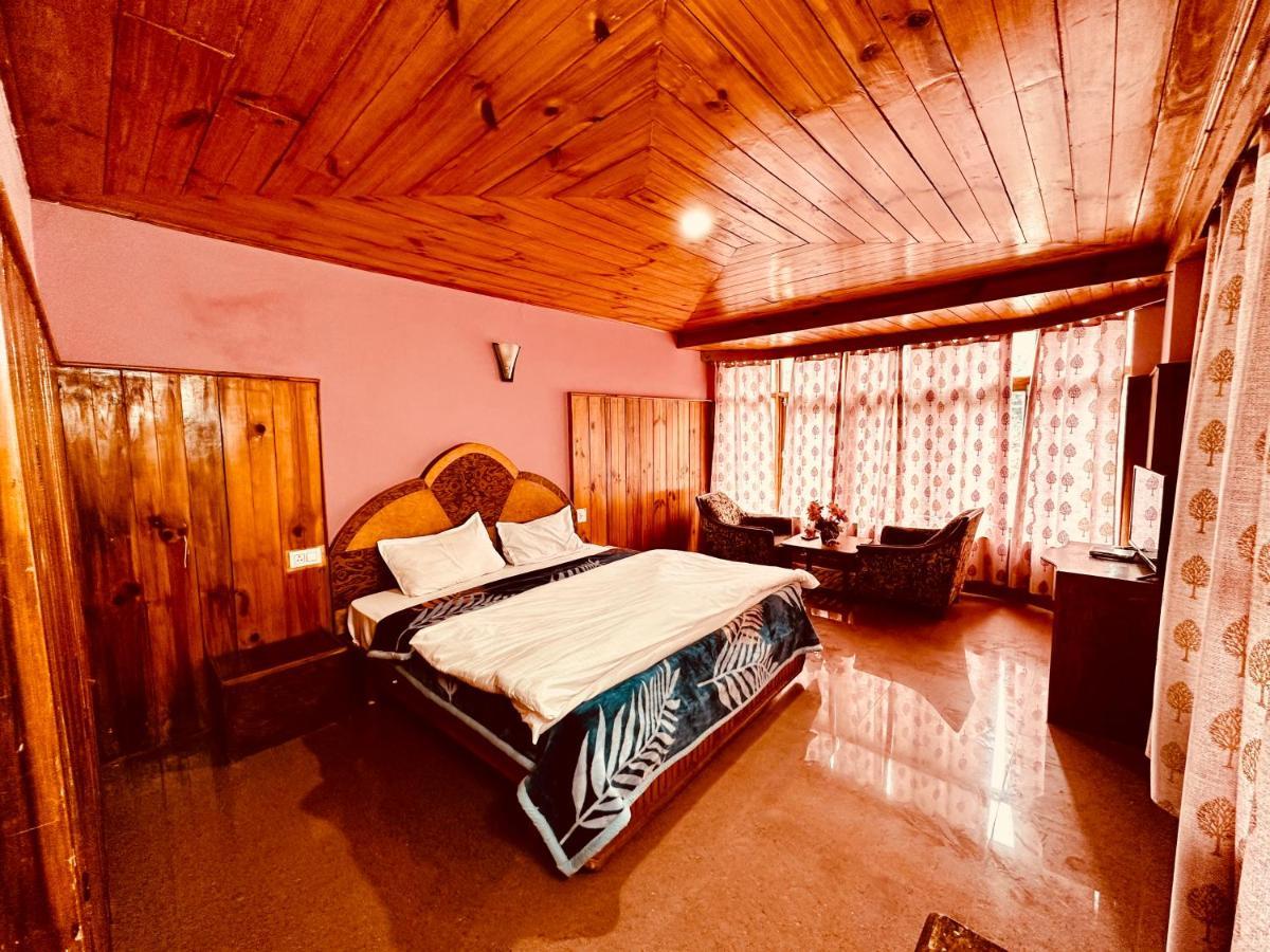 Hotel Daulat Manali - Manali (Himachal Pradesh) — Photos 1